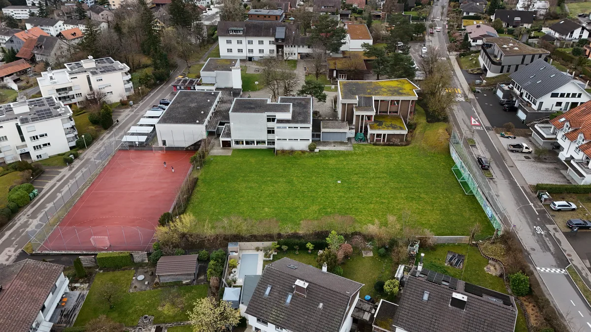 Archivbilder Schulanlage Leeacher